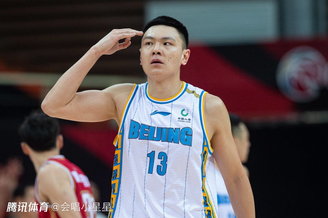 说完，他转脸看向刘曼琼，认真问道：亲爱的，我这样够man吗？刘曼琼郁闷的想死，却也只能硬着头皮说：够了够了……你一下子转变的这么快，我都有些不太适应……钟子涛这时候气急了，指着叶辰骂道：你他妈什么来头啊？敢这么跟我钟子涛说话，你没听说过港岛四小龙吗？。